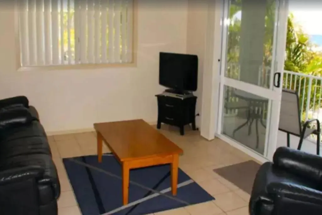 Comfy Unit In Palm Gables Palm Beach! Gold Coast Apartment