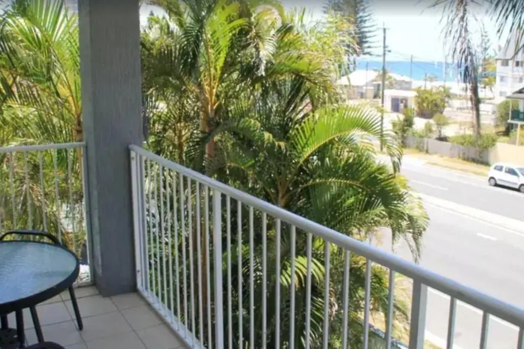 Comfy Unit In Palm Gables Palm Beach! Gold Coast