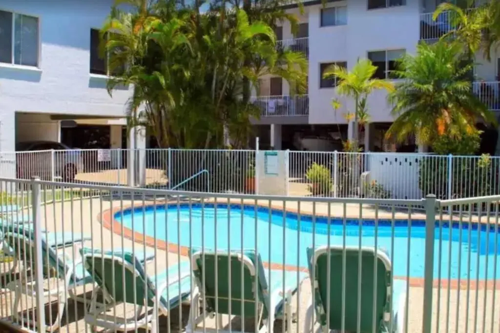 Comfy Unit In Palm Gables Palm Beach! Gold Coast 0*,